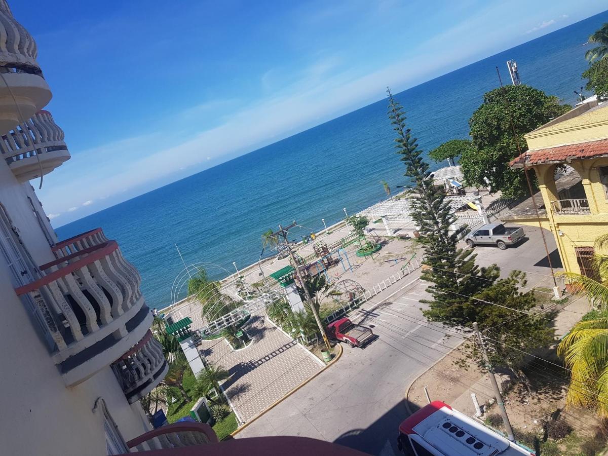Hotel Art Deco Beach La Ceiba Kültér fotó
