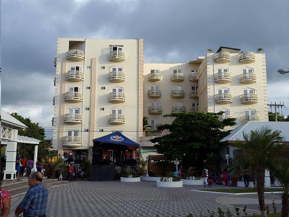 Hotel Art Deco Beach La Ceiba Kültér fotó